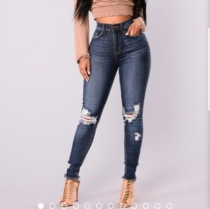 Smiley High Rise distressed jeans (dark wash)